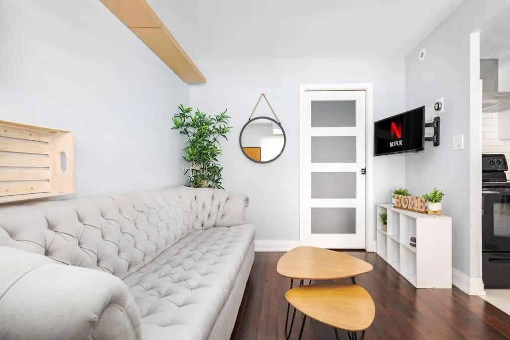 Feriehus Charming 1Bd Townhouse Near Lake Toronto Canada