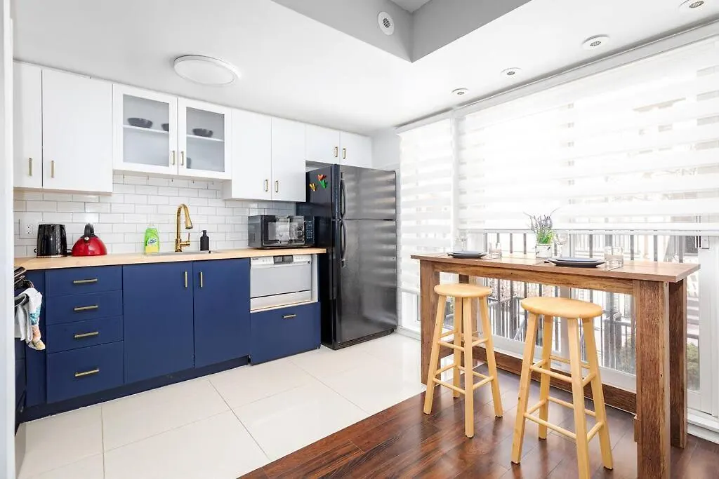 Charming 1Bd Townhouse Near Lake Toronto