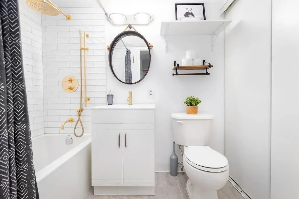 Charming 1Bd Townhouse Near Lake Toronto 0*,  Canada