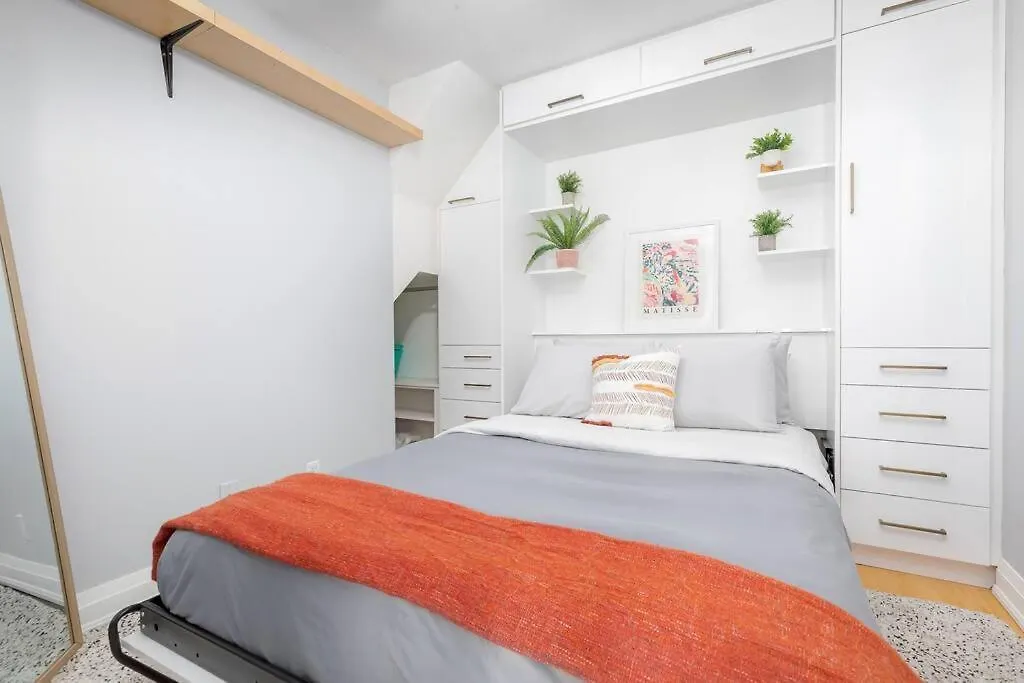 Charming 1Bd Townhouse Near Lake Toronto