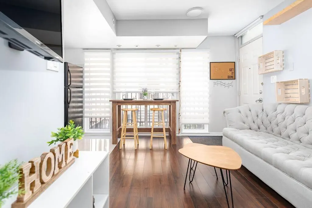 Charming 1Bd Townhouse Near Lake Toronto Holiday home