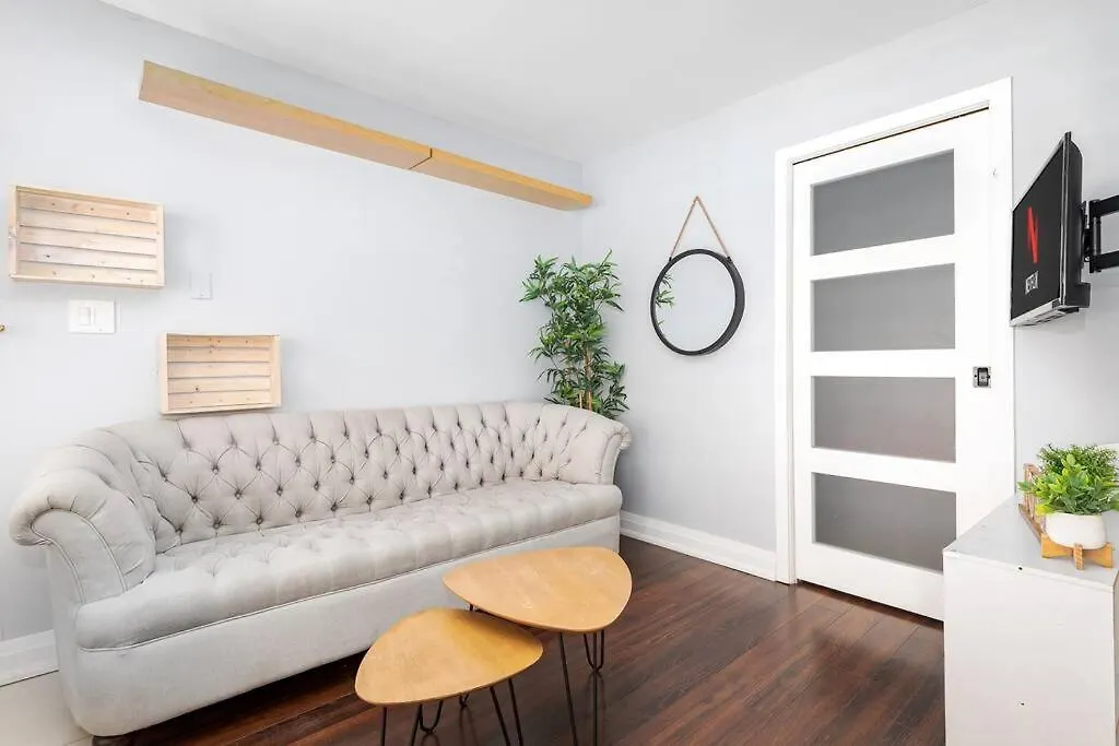 Charming 1Bd Townhouse Near Lake Toronto
