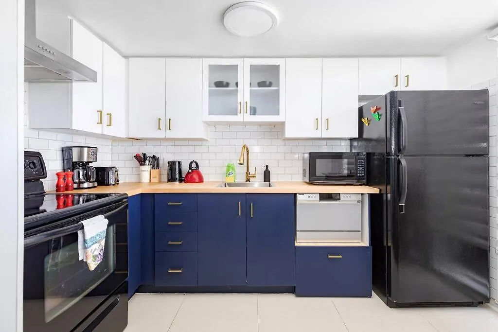 Charming 1Bd Townhouse Near Lake Toronto Holiday home