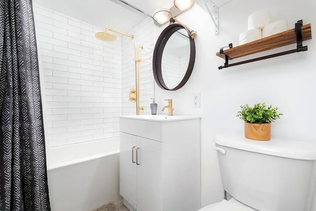 Charming 1Bd Townhouse Near Lake Toronto 0*,  Canadá