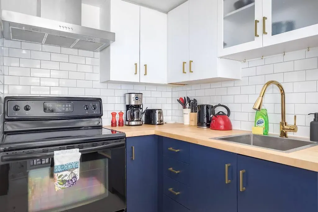 Charming 1Bd Townhouse Near Lake Toronto