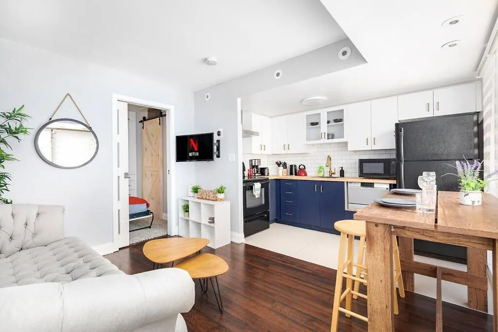 Charming 1Bd Townhouse Near Lake Toronto